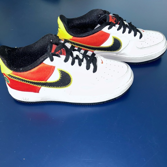 Nike Air Force 1 Low Rayguns 6.5 Youth - Picture 2 of 8